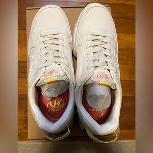 Women’s walking/jogging shoes